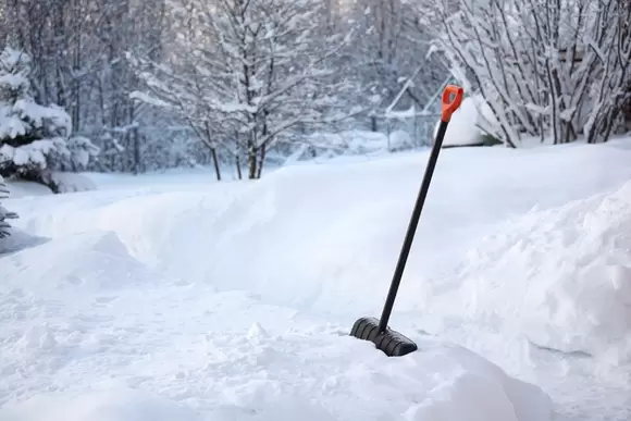 Sneeuwvrij houden van uw paden, stoepen en terrassen